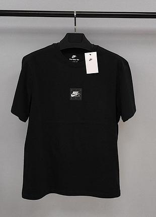 Мужская стильная футболка.