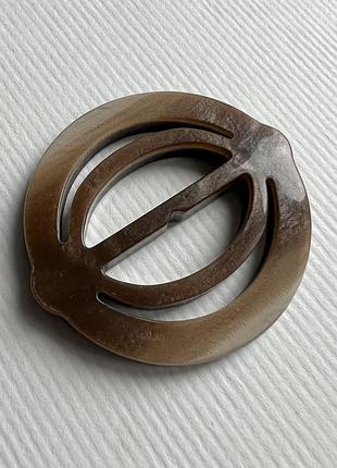 Пряжка фігурна коричнева 25мм пластикова