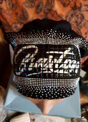 Шапка камни