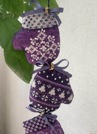 Вишита іграшка рукавичка