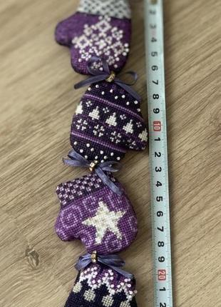 Вишита іграшка рукавичка