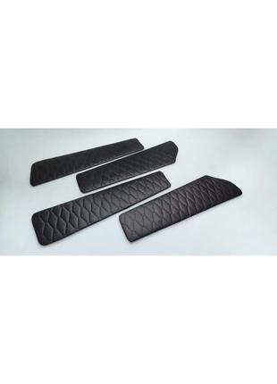 Накладка боковой панели правая + левая ваз 2101