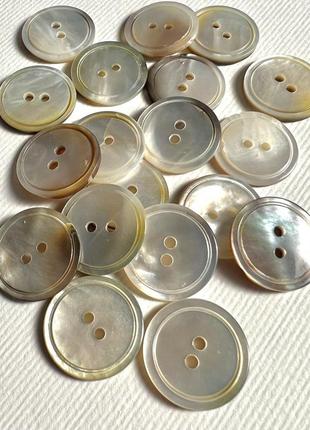 Ґудзик 7/557 костюмний з бортиком коричневий перламутр 2отв білий 20мм мушля