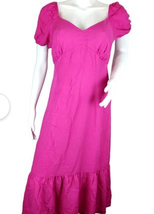 Красивое платье ярко-розовое