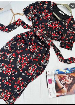 Сукня в квітах