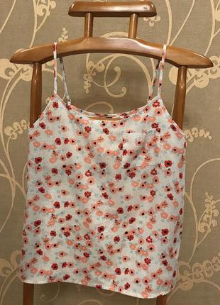 Очень красивая и стильная брендовая блузка-маечка в цветочках.2 фото