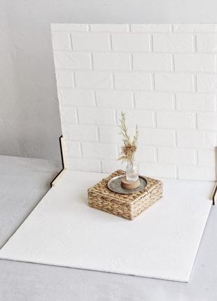 Деревянный угловой фотофон белый бетон и белый керпич