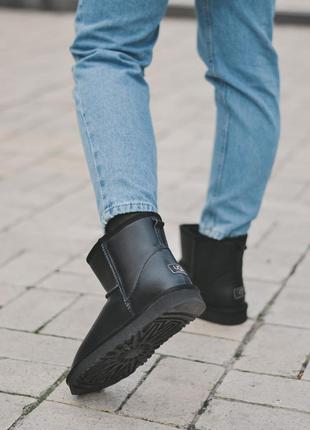 Женские черные угги  ugg mini classic black leather3 фото