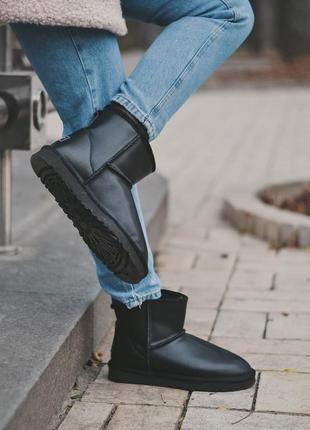 Женские черные угги  ugg mini classic black leather6 фото