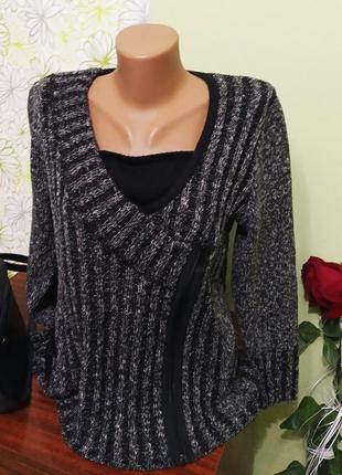 Трикотажный женский свитер, кофта средней плотности. 
горловина мыс черная вставка. 
 цвет черно -серый меланж.3 фото