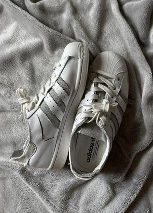 Базові кросівки кеди білі адідас adidas