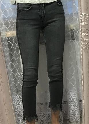 Чёрные рваные джинсы2 фото