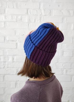 Тепла зимова шапка біні в'язана, з різнокольоровими смугами для дівчини жінки5 фото