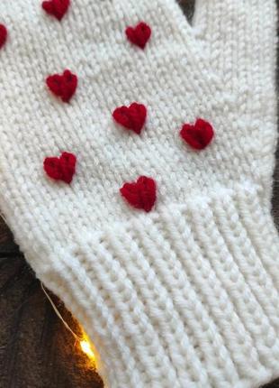В'язані рукавиці жіночі із вишиивкою. подарунок дівчині подрузі на новий рік день закоханих3 фото