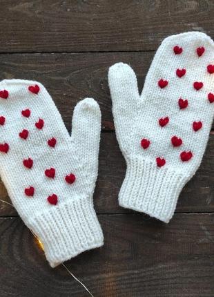 В'язані рукавиці жіночі із вишиивкою. подарунок дівчині подрузі на новий рік день закоханих2 фото