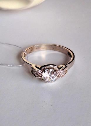 Серебряное кольцо кольца с камнем циркония