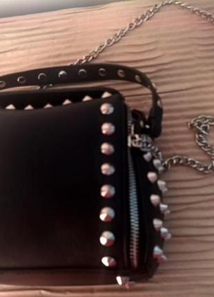 Сумочка черного цвета с металлическими элементами на палочку сумка на кирпичике2 фото