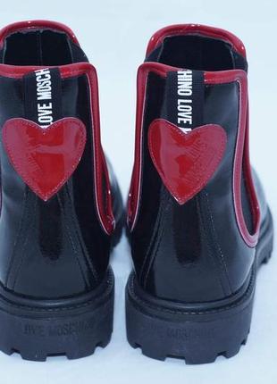 Лакированные ботинки челси love moschino, оригинал.4 фото