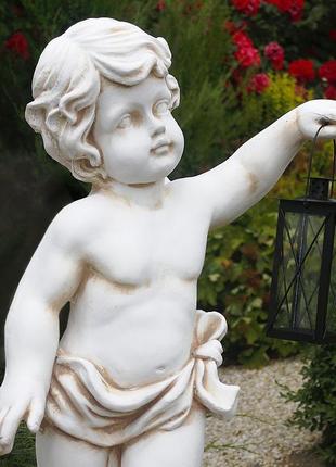 Садовая фигура мальчик с фонарем + led 81х39х25 см гранд презент ссп12208-1 крем3 фото