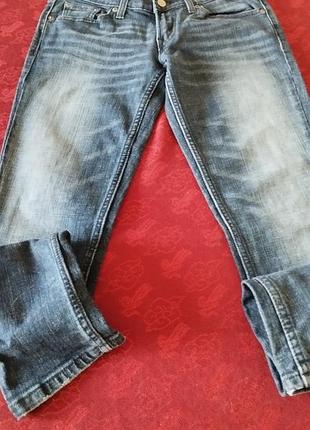 Джинси  levi's