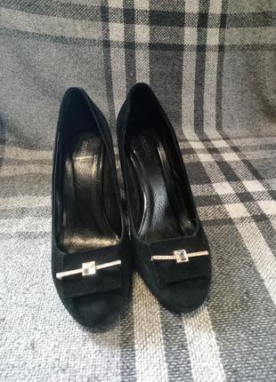 Туфлі на підборах