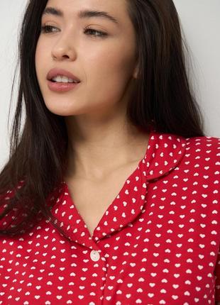 Жіночий червоний комплект з шортиками - дрібні сердечки3 фото