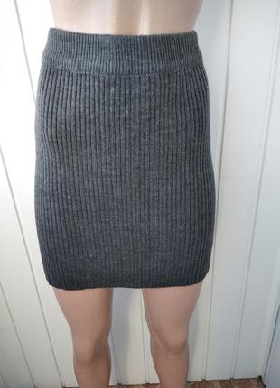 В'язана міні спідниця в рубчик
