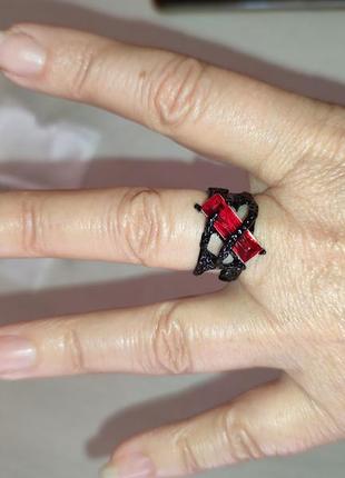 Чёрное кольцо с гальваническим вакуумным покрытием. красный камень6 фото