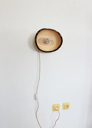 Светлое бра из ясеня с корой (1310)7 фото