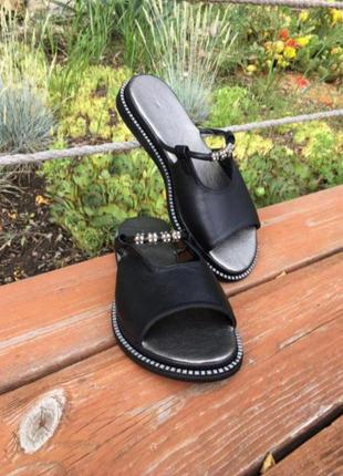 Шлепанцы из натуральной кожи женские