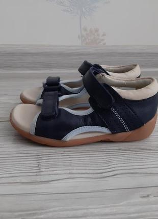 Босоніжки clarks