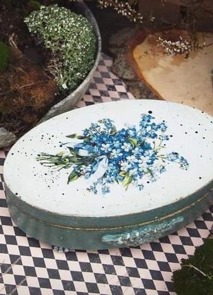Небольшая шкатулка с незабудками