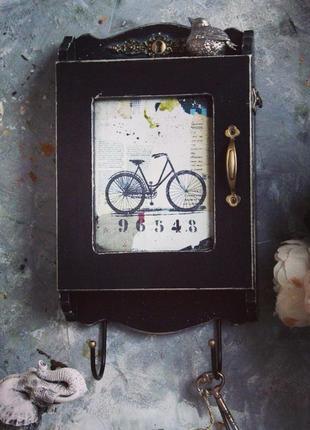 Ключниця настінна чорна