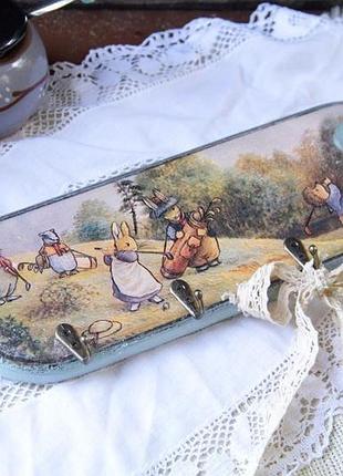 Ключница вешалка с кроликом питтером