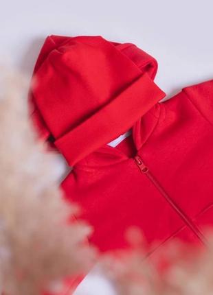Ромпер на флісі з капюшоном та кишенями колір червоний5 фото