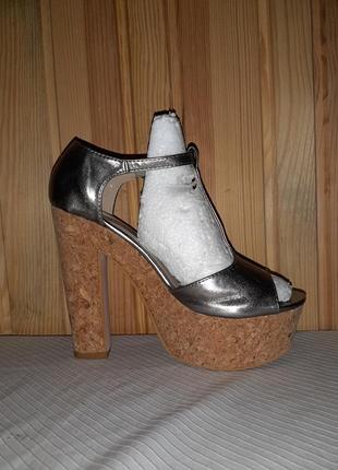 Серебристые босоножки на высоком каблуке и толстой подошве для стриппластики и пилатеса4 фото