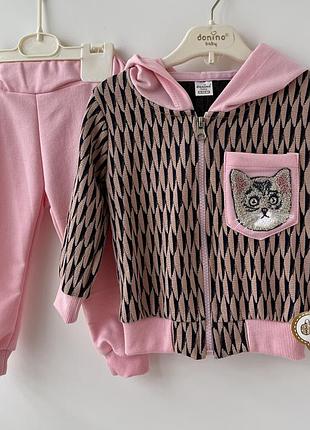 Легкий спортивный костюм