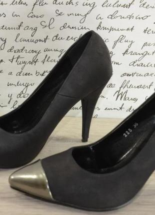 Удобные туфли на среднем каблуке