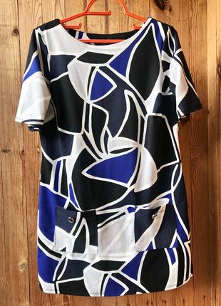 Красивое фирменное платье!