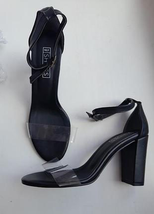 Босоножки 39р