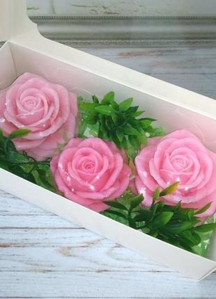 Сувенирное мыло: набор "розы" в коробке2 фото