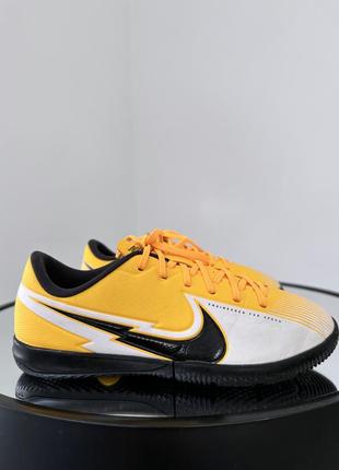 Яркие крутые футзалки nike mercurial1 фото