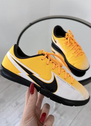 Яркие крутые футзалки nike mercurial2 фото