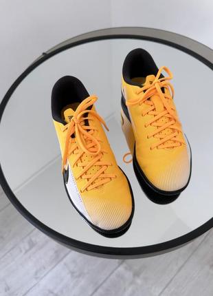 Яркие крутые футзалки nike mercurial3 фото