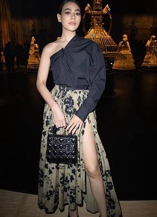 Юбка бежевая с черными цветами