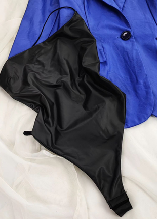 Асиметричний боді fashion nova