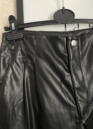 Классные новые шорты под кода черные с защипами2 фото
