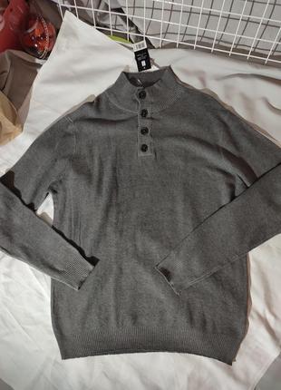 Легкий серый свитер от livergy