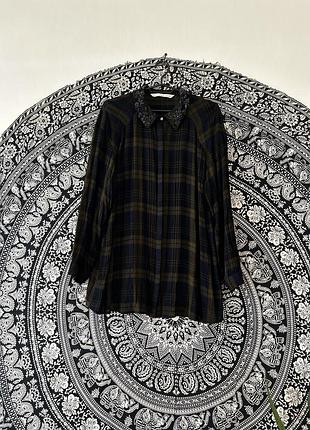 Zara рубашка с вышитым воротником бисером удлиненная со скрытыми пуговицами