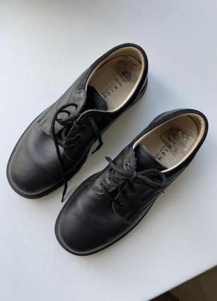 Очень удобные кожаные черные туфли